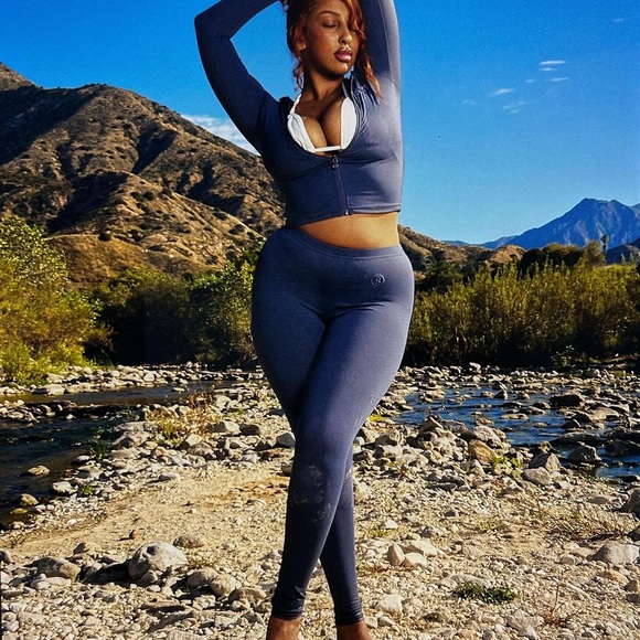 Body by Raven Tracy Body Basics Pants (Navy) - Picture 2 of 3